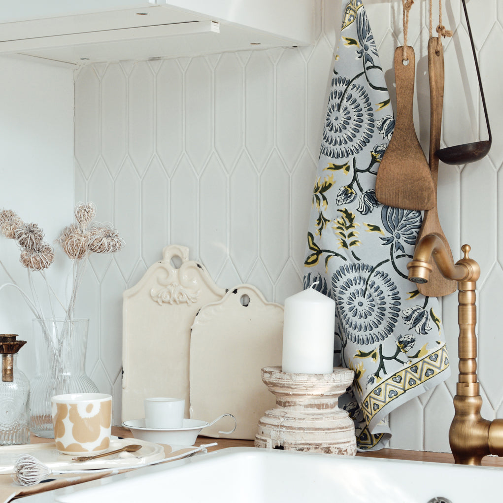Antieke houten kandelaar Sari White
